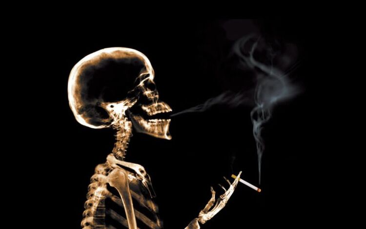 smoking as a cause of back pain in the shoulder blades